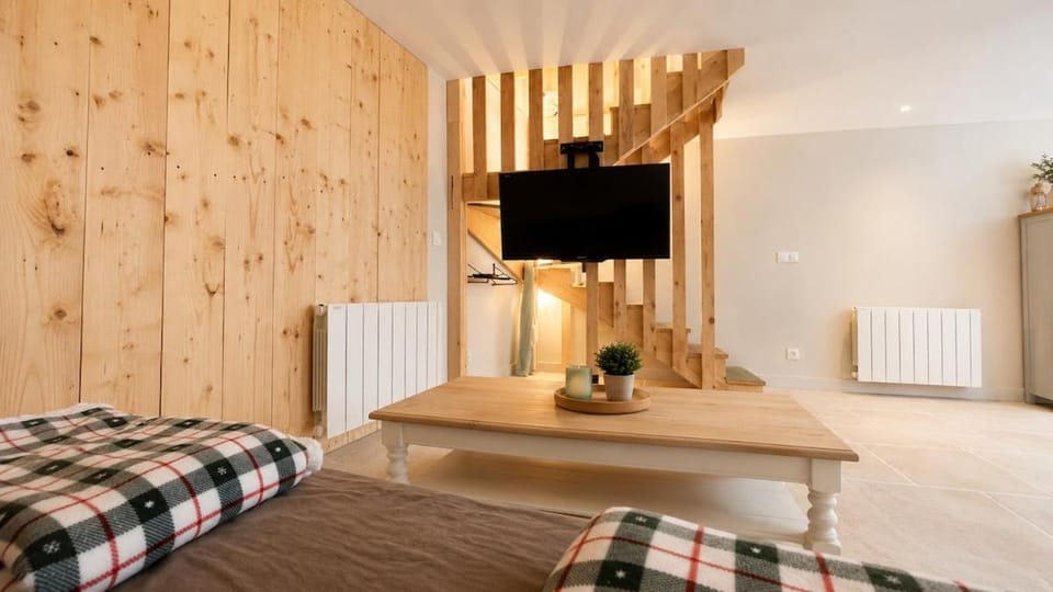 Communal lounge/ TV room, Kitchen or kitchenette