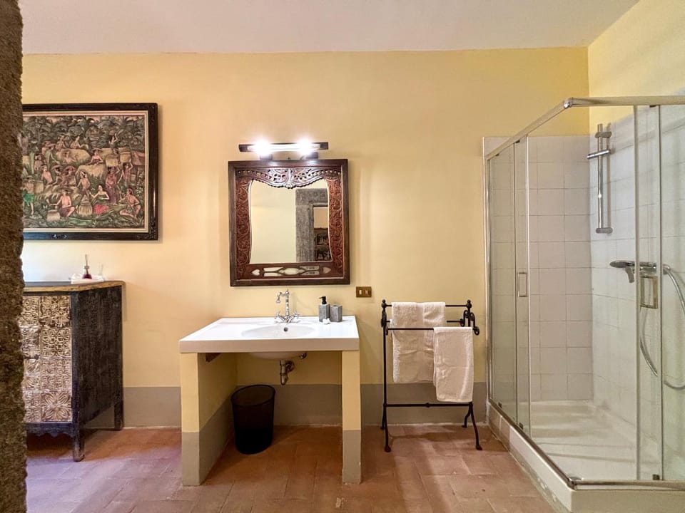 Castello Vinci Historic Room with Private Bathroom Bed and Breakfast in Vetralla
