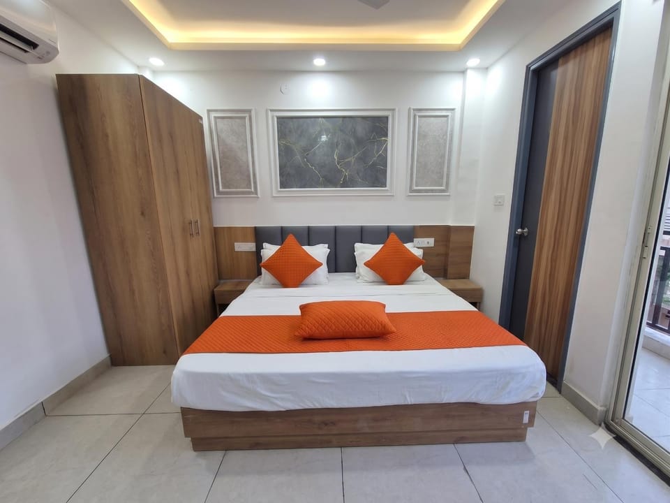 Photo of the whole room, Bedroom