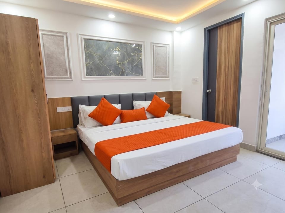 Photo of the whole room, Bedroom