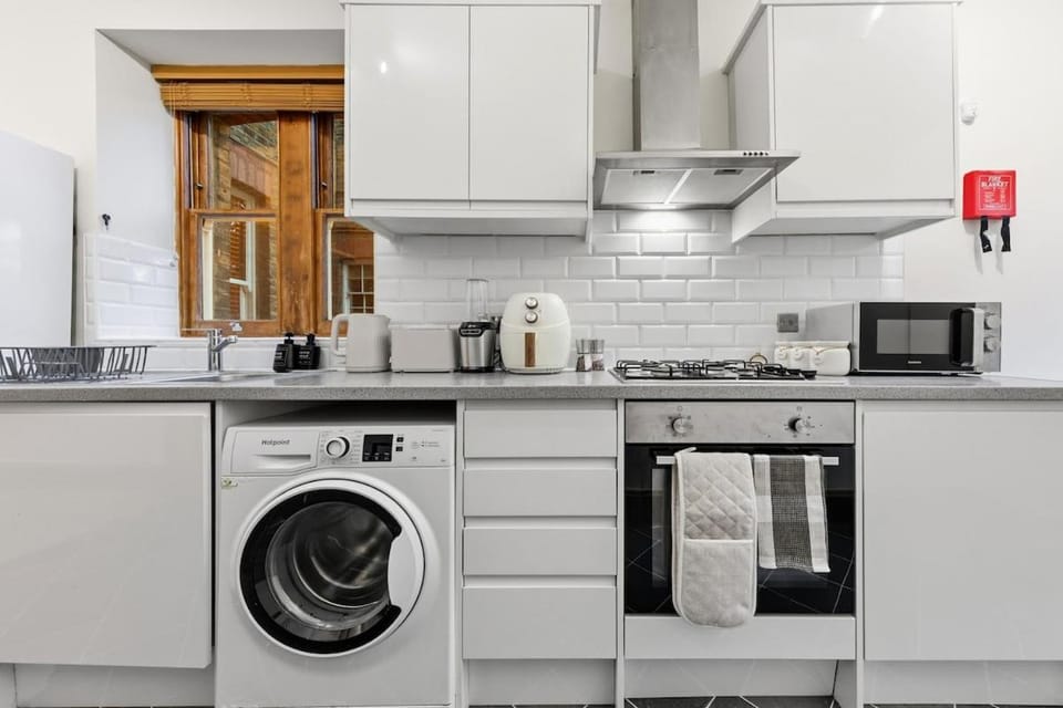 Free Weekend Parking Garden 3 Bedroom Maida Vale Flat Apartment in City of Westminster
