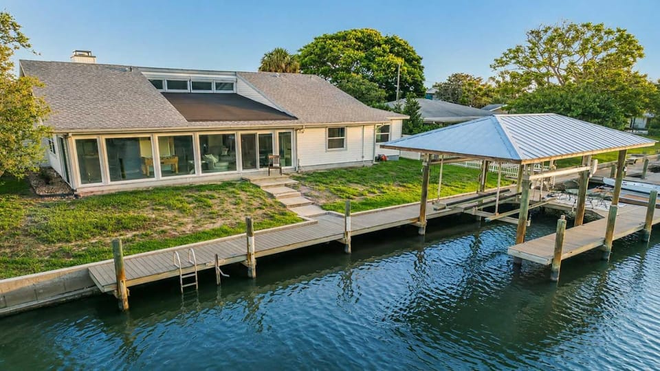 Crystal River 4BR - Private Dock - Sleeps 9 House in Crystal River