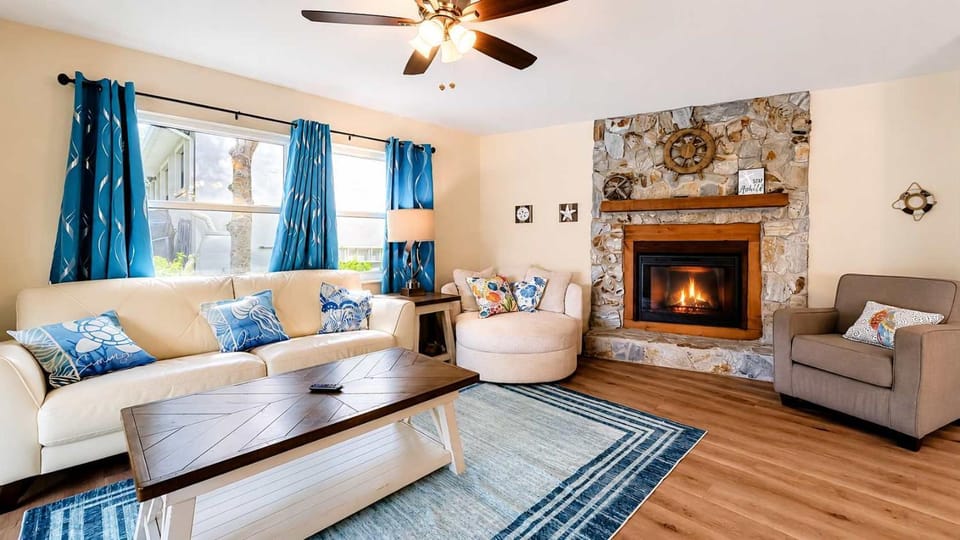 Crystal River 4BR - Private Dock - Sleeps 9 House in Crystal River