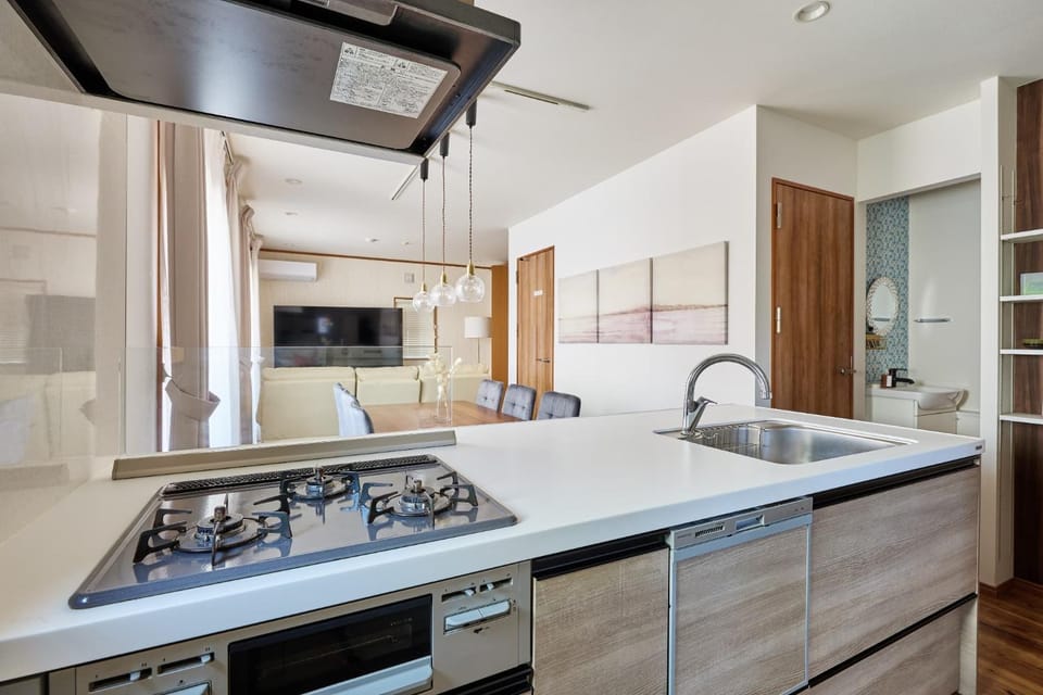 Kitchen or kitchenette, Dining area, dishwasher