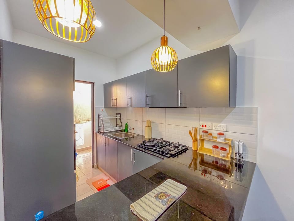 Kitchen or kitchenette, Dining area, oven, stove
