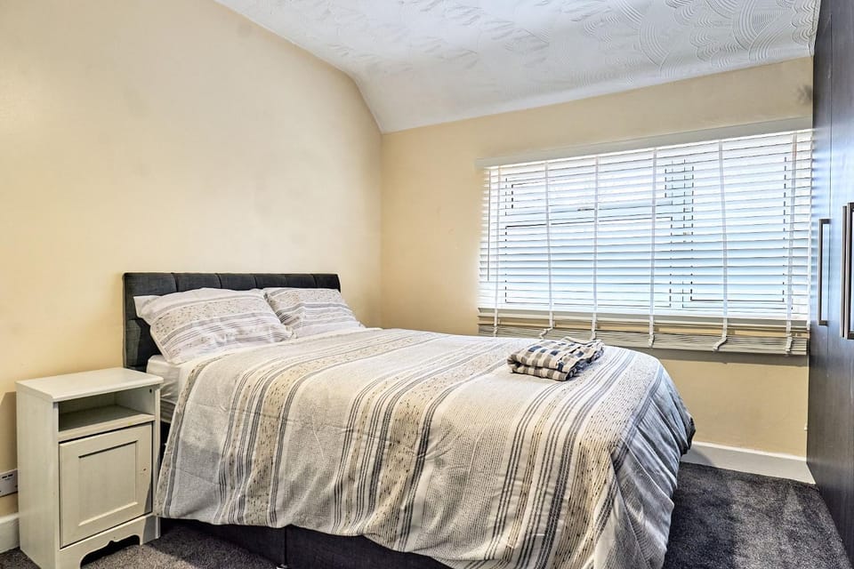 Bed, Bedroom, wardrobe