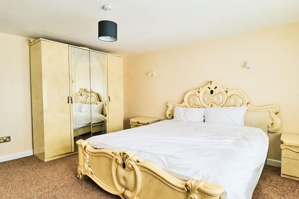Bed, Bedroom, wardrobe