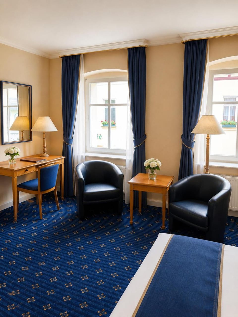 Photo of the whole room, Seating area