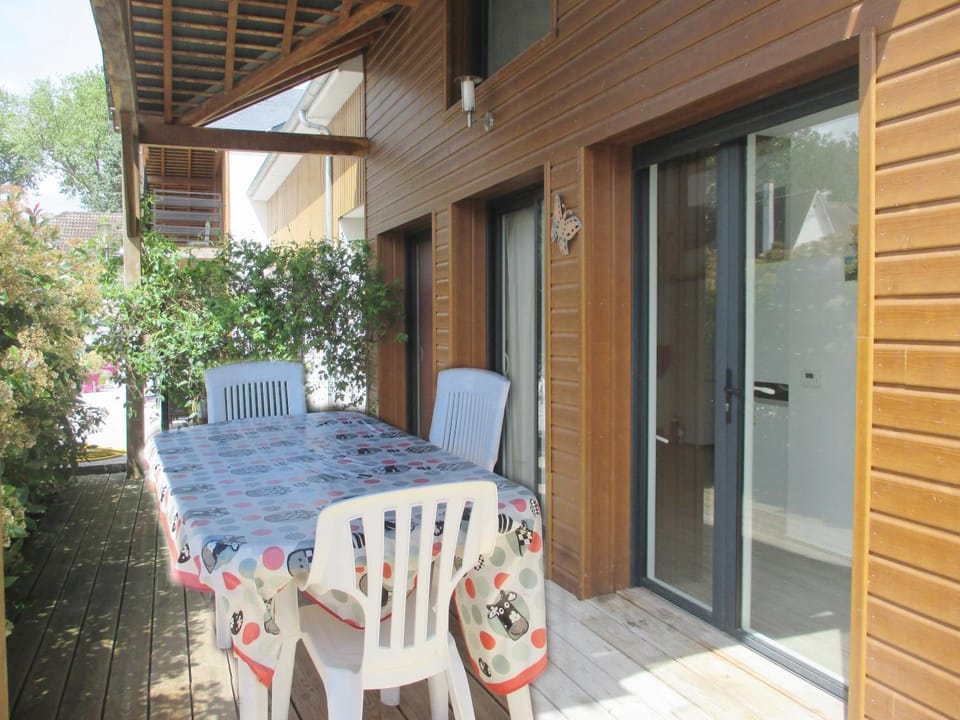 Patio, Facade/entrance, Balcony/Terrace, Dining area