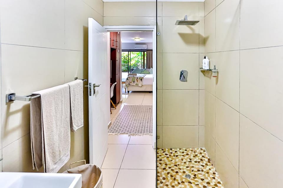 Shower, Bathroom, towels