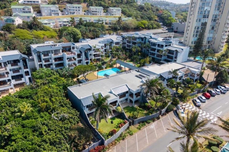 Property building, Day, Neighbourhood, Bird's eye view, Swimming pool