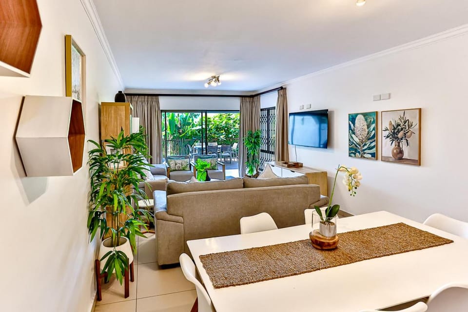 TV and multimedia, Living room, Dining area