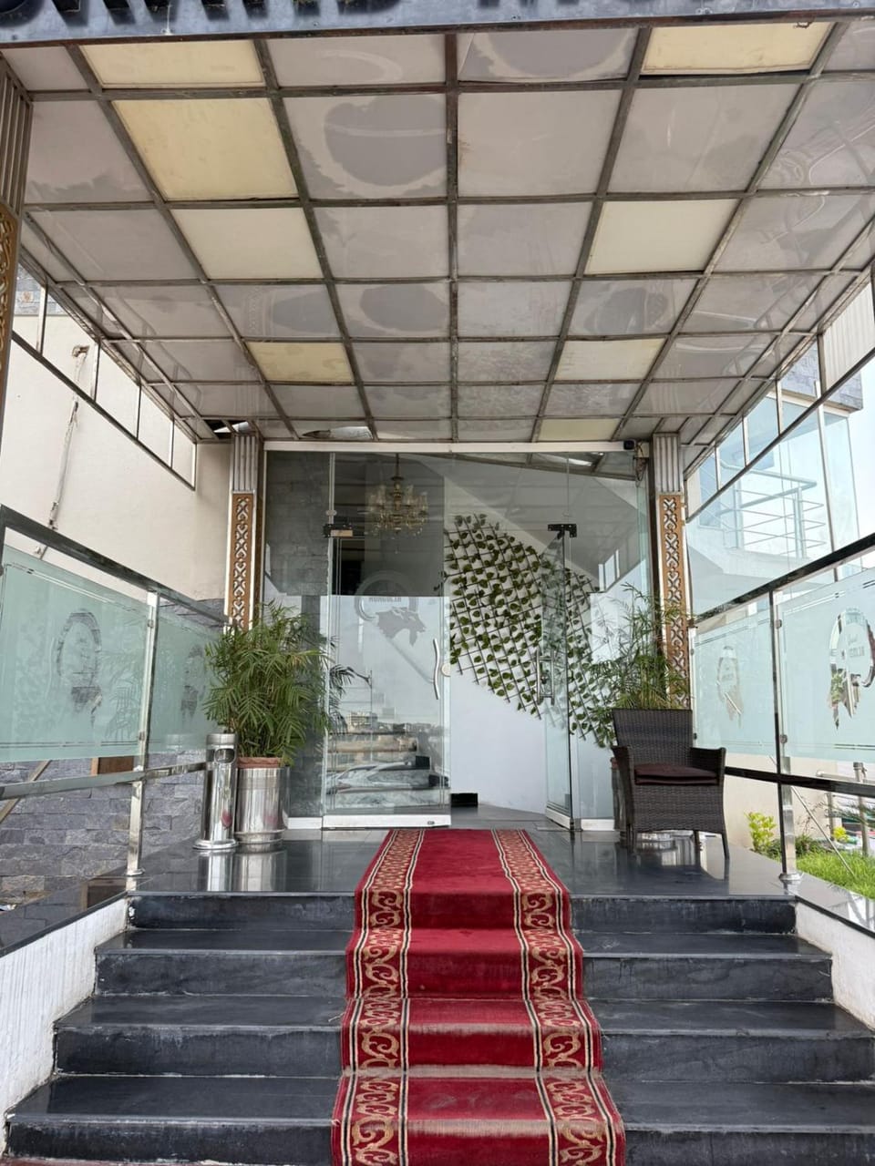 Facade/entrance
