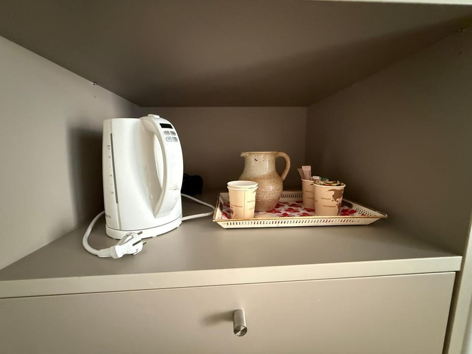 Coffee/tea facilities, Kitchen or kitchenette