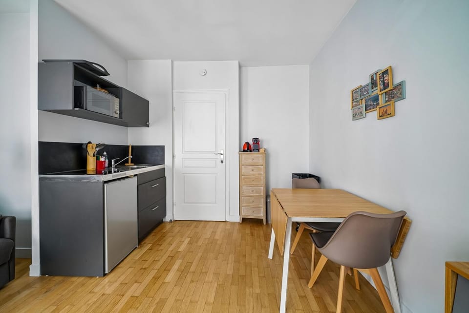 Communal lounge/ TV room, Kitchen or kitchenette, Living room