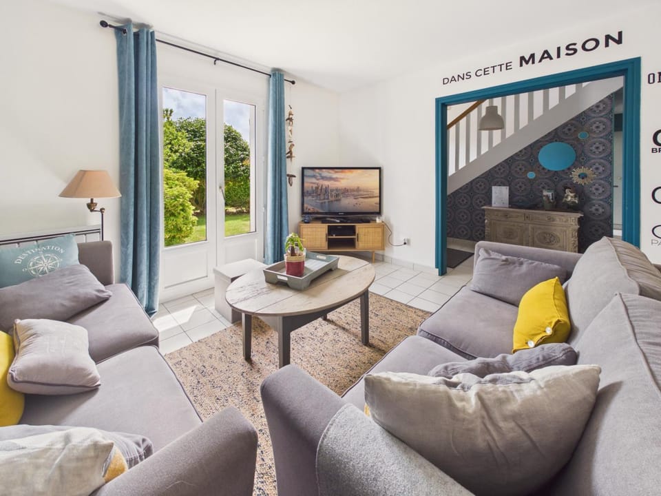 Communal lounge/ TV room, Living room