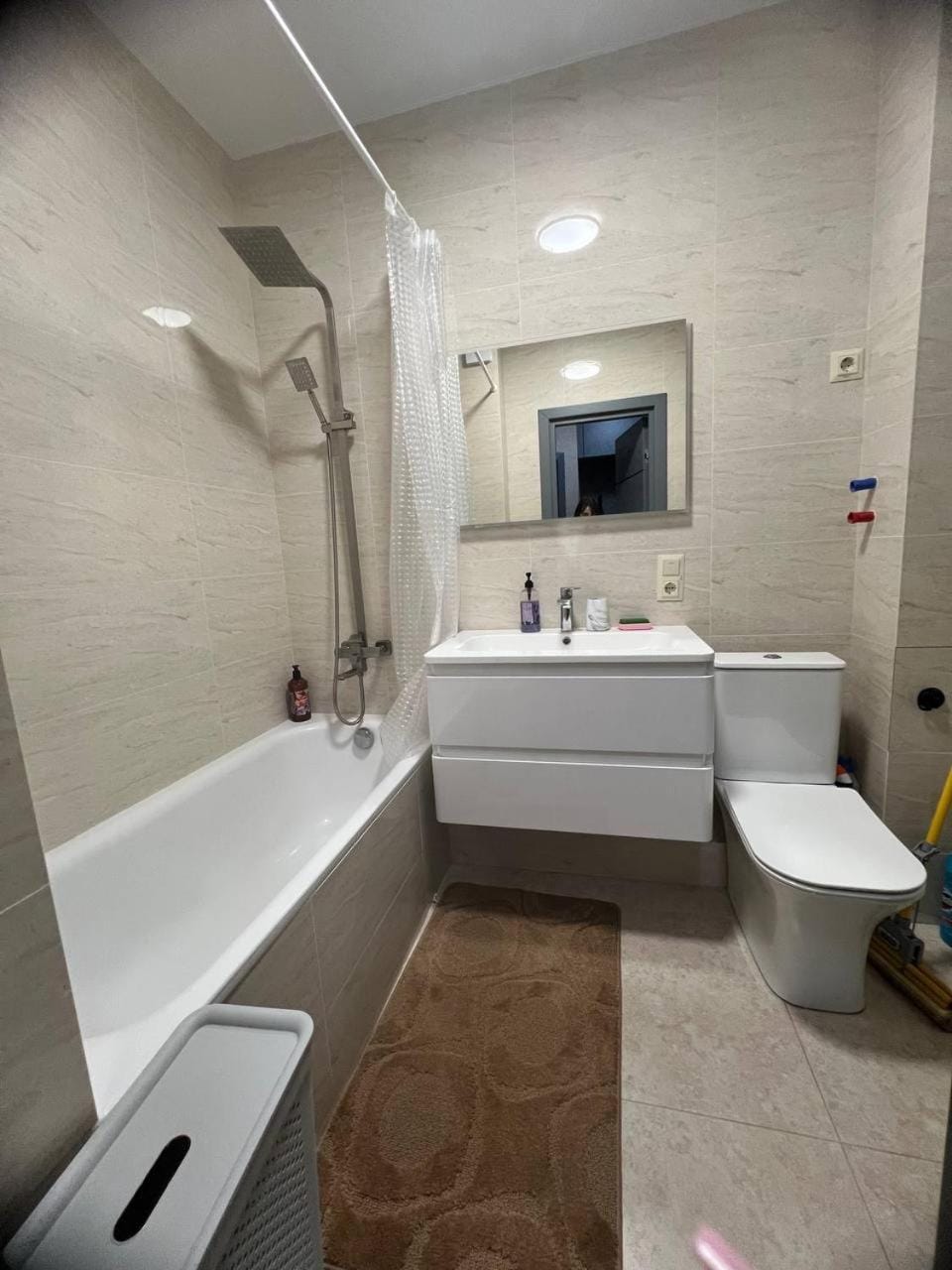 Shower, Toilet, Bathroom, Bath, towels