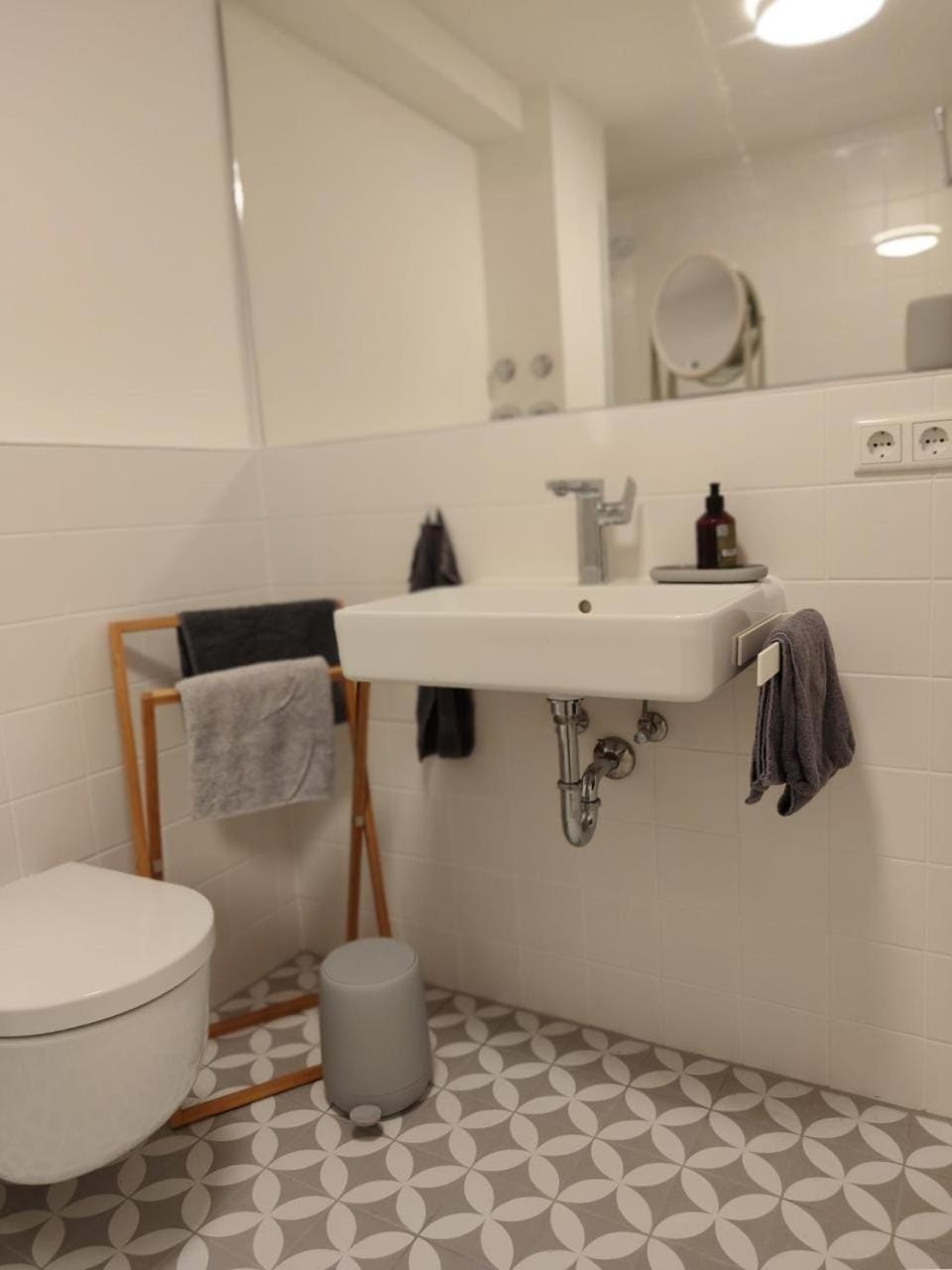 Toilet, Bathroom, towels