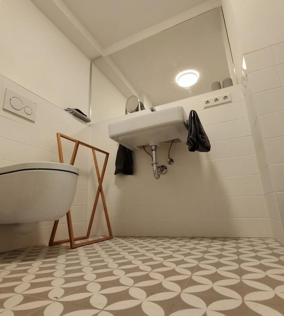 Toilet, Bathroom, towels