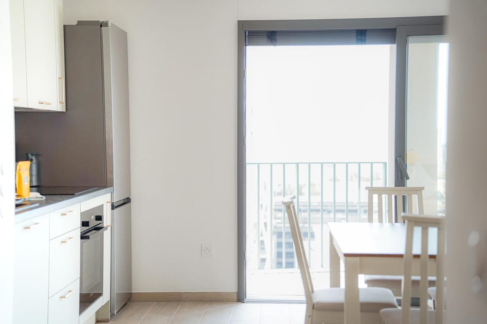 Kitchen or kitchenette, Dining area, oven, stove