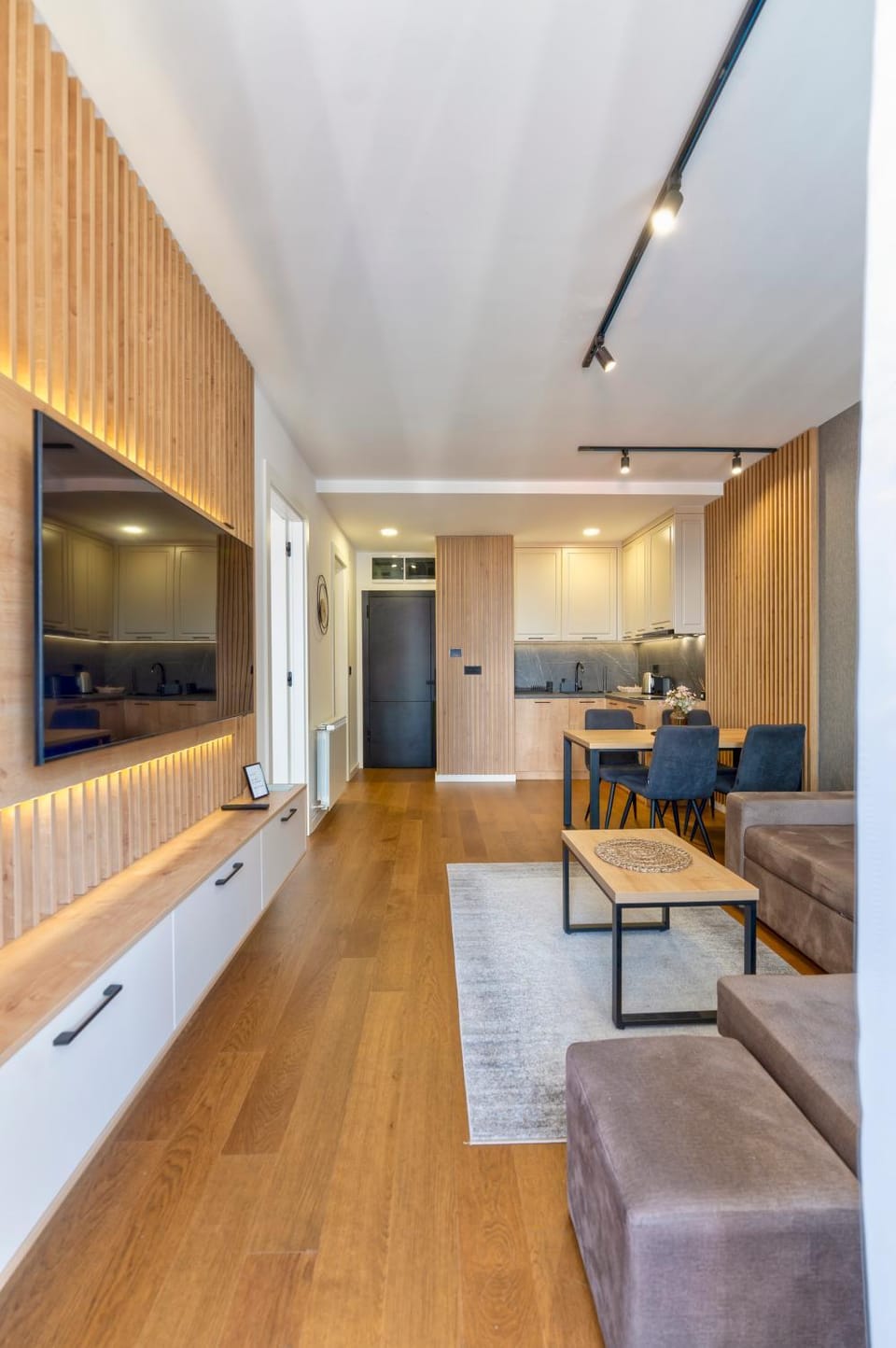 Kitchen or kitchenette, Living room, Seating area