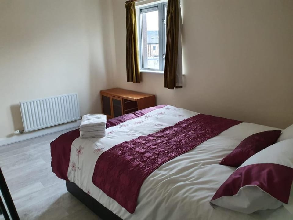 King size bedroom in a shared 2 bedroom flat Apartment in Cambridge