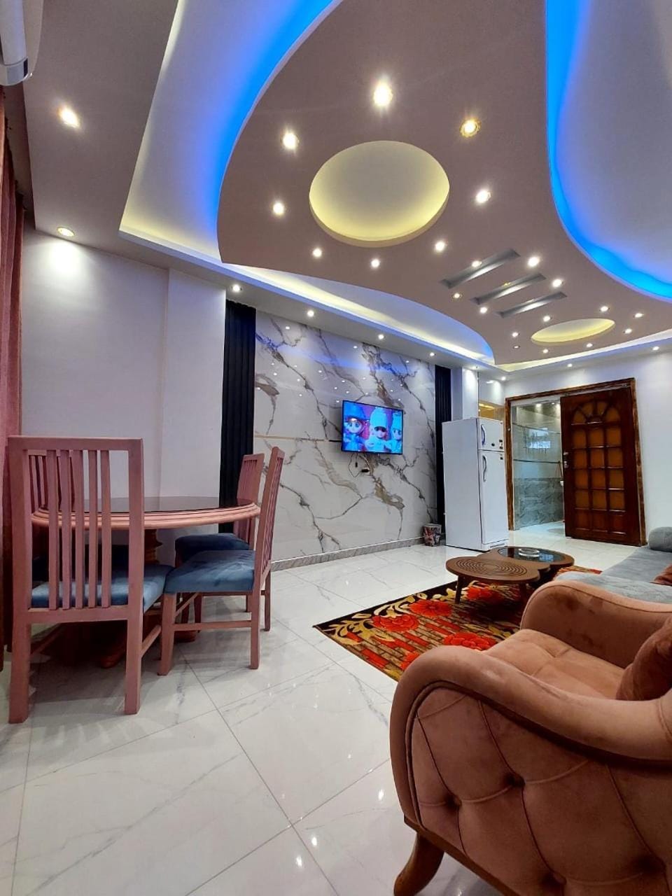 Communal lounge/ TV room, TV and multimedia, Seating area