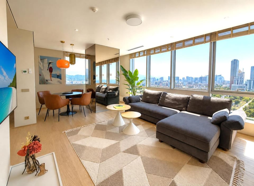 TV and multimedia, View (from property/room), Living room, Seating area, Dining area