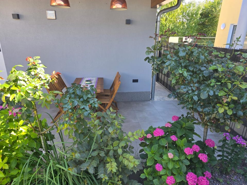 Stilvolles Ferienhaus mit Terrasse Garten und Whirlpool Apartment in Bavaria