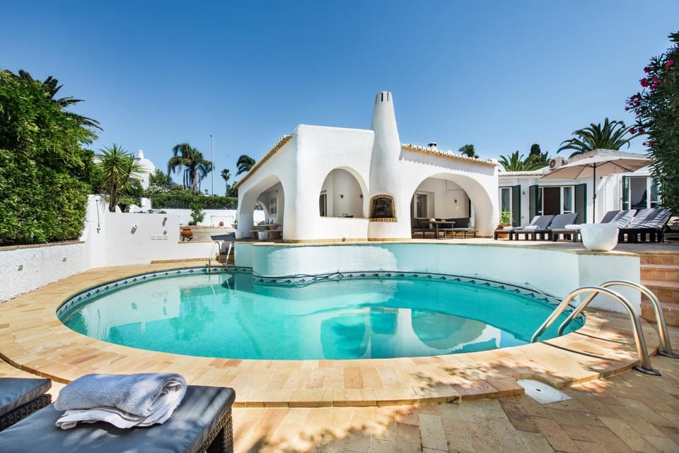 The beach house by Algarve Villa Holidays Villa in Guia
