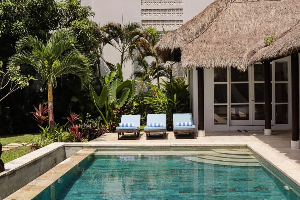 Property building, Day, Garden, Garden view, Pool view, Swimming pool, sunbed