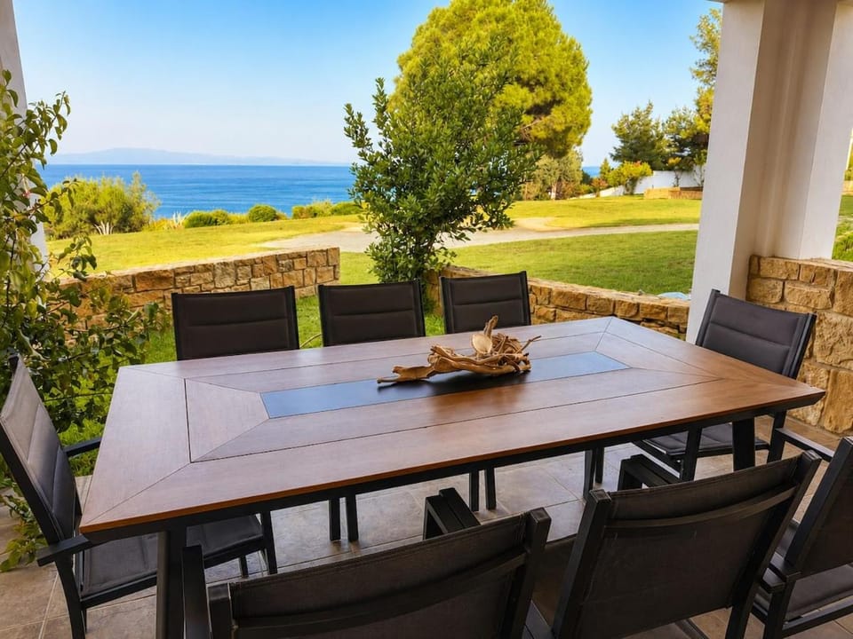 Sea view villa Afitos 150 m from the sea Villa in Halkidiki