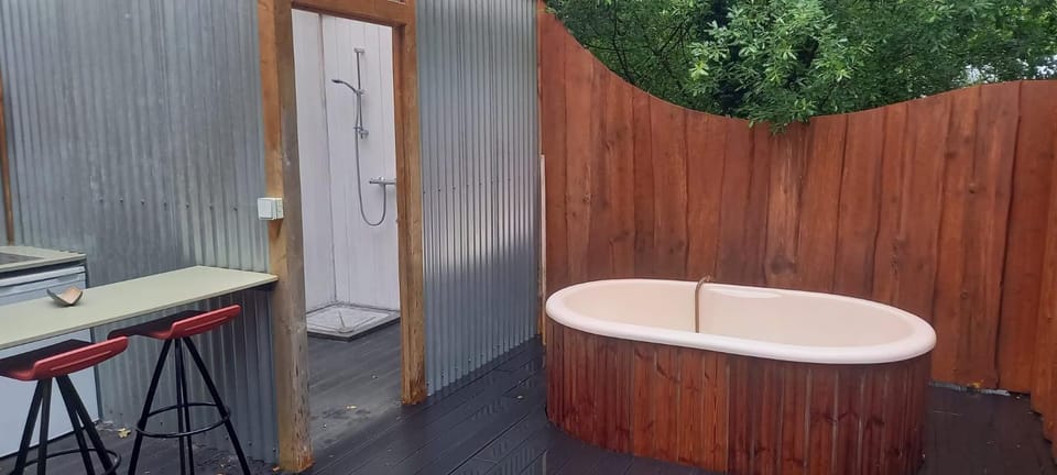 Cozy Retreat Sleeps 2 with Hot Tub & Pets Ok House in County Kerry