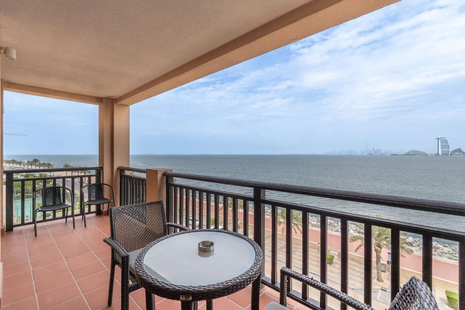 Free housekeeping visits during your stay - StayShort - Scenic 2BR Apartment with Full Palm Jumeirah Views Apartment in Dubai