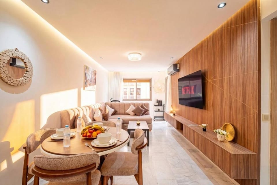 Communal lounge/ TV room, TV and multimedia, Living room, Food and drinks, Dining area, Evening entertainment