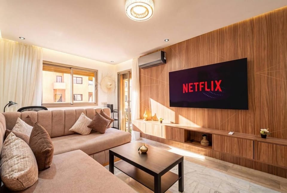 Communal lounge/ TV room, TV and multimedia, Living room, Seating area, Evening entertainment