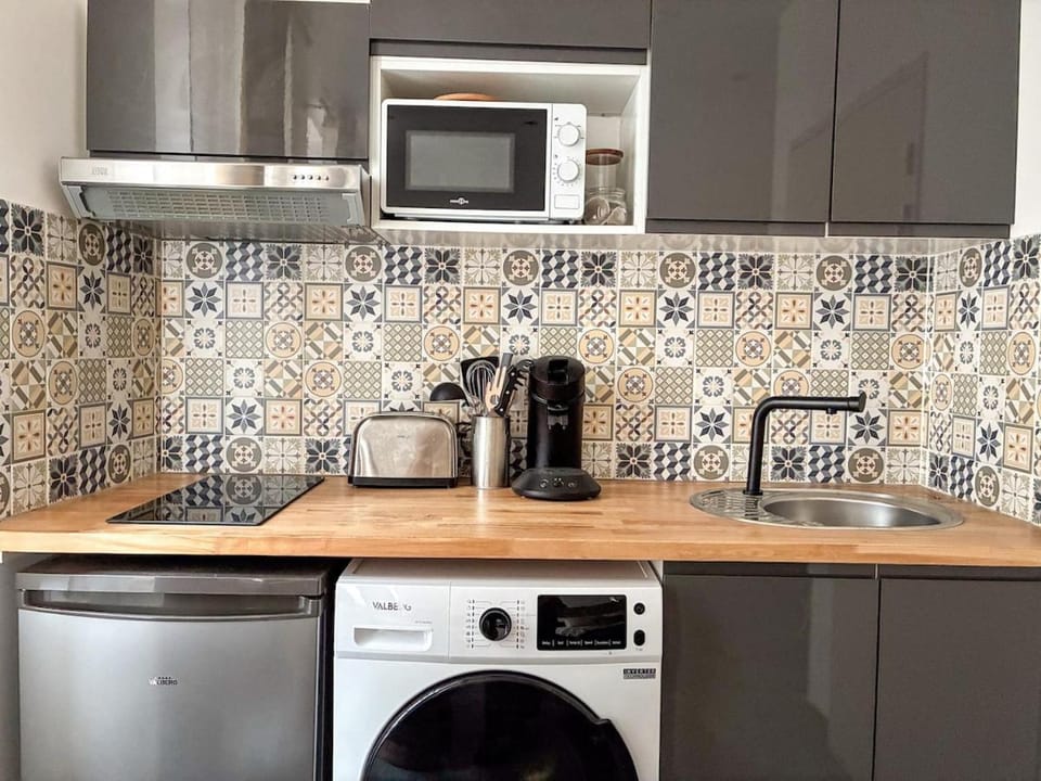 Kitchen or kitchenette, kitchen