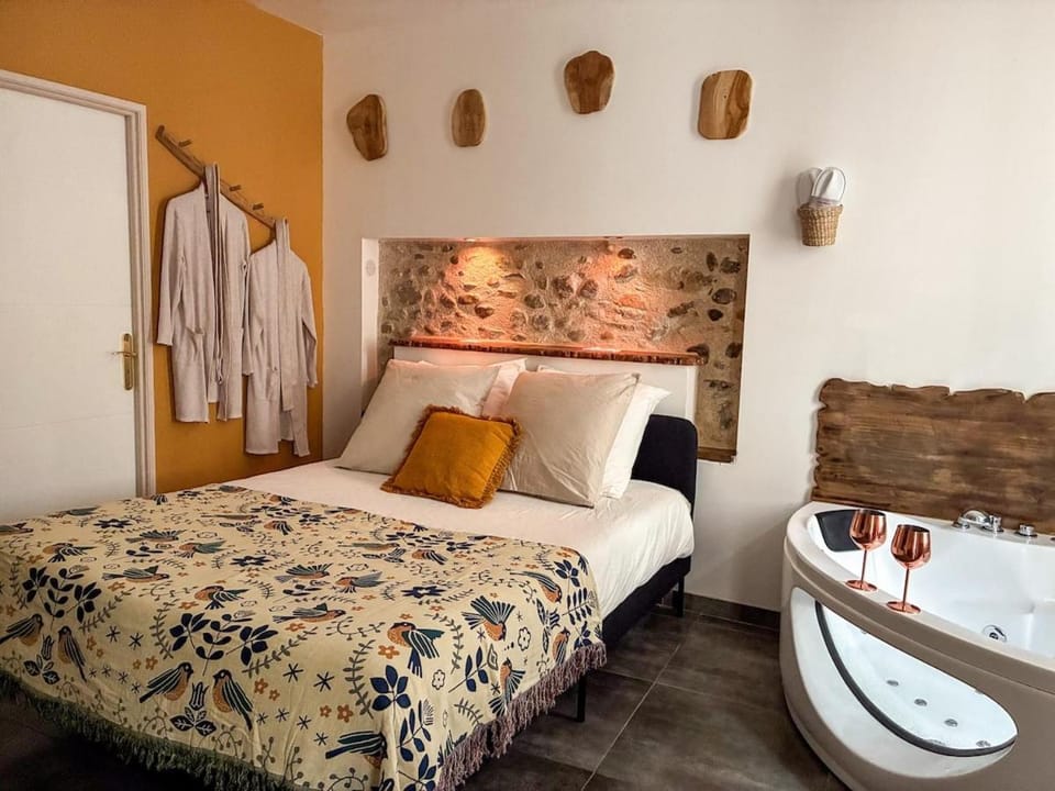 Hot Tub, Bedroom
