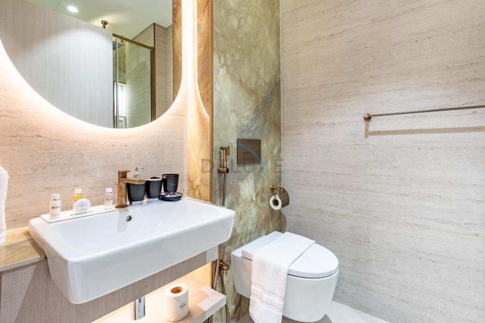Shower, Toilet, Bathroom, bidet, towels
