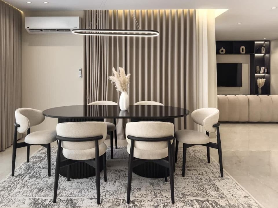 Executive 4BDR Flat by Homely in Gezirat ElArab Apartment in Egypt
