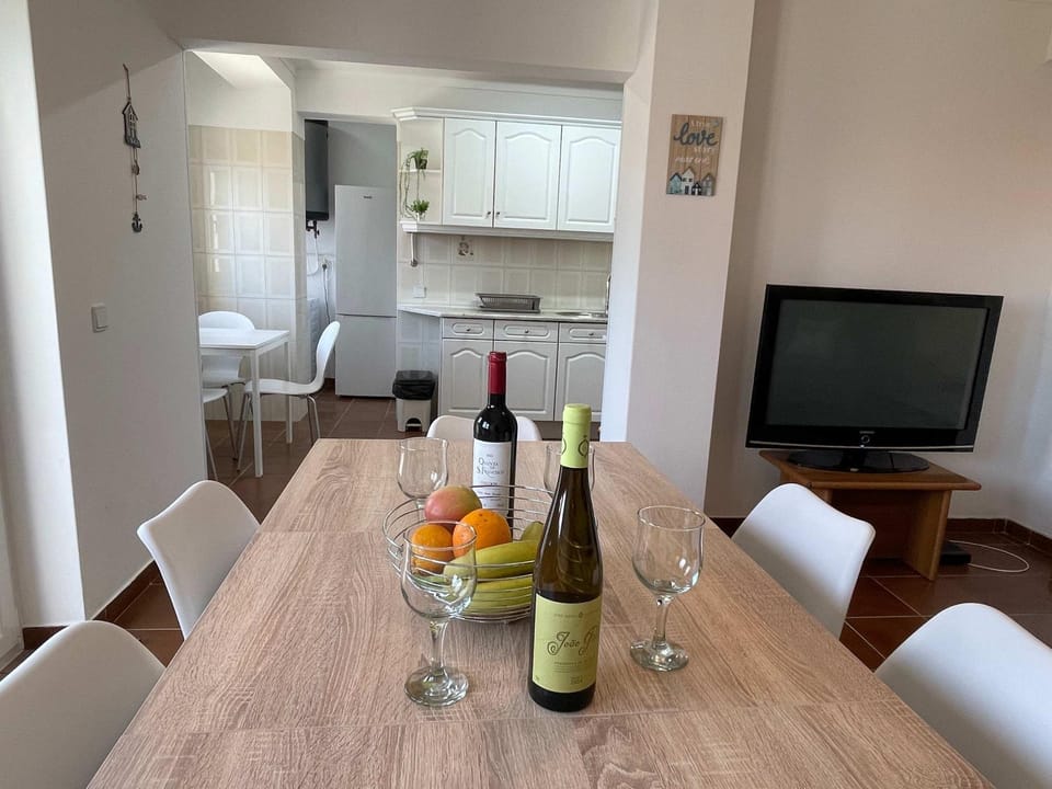 TV and multimedia, Kitchen or kitchenette, Living room, Dining area