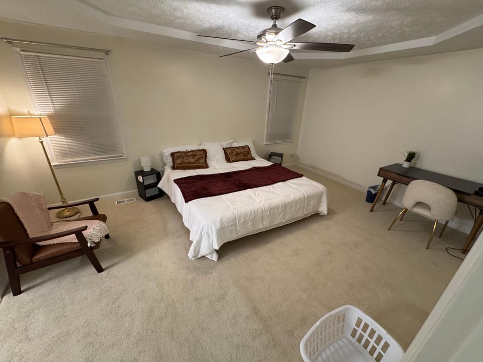 4BR Sleep 8 Near Crown Complex CFV Medical Ft Liberty House in Fayetteville