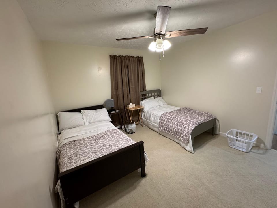 4BR Sleep 8 Near Crown Complex CFV Medical Ft Liberty House in Fayetteville