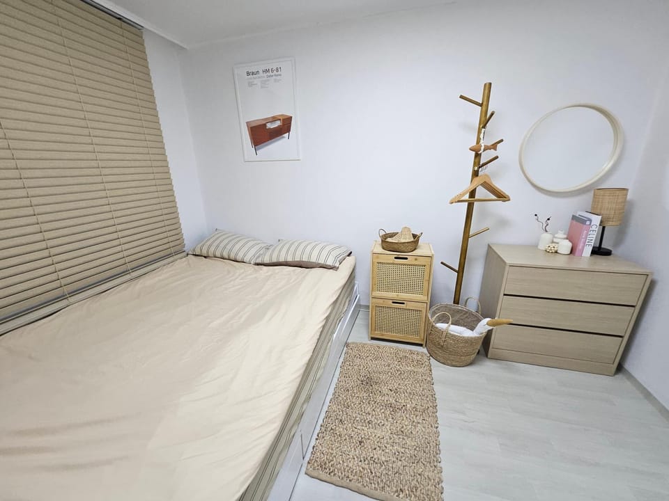 #프라이빗 정숙한 숙소 #성신여대입구역 도보3분 #짐보관 #5박이상 조식 Apartment in Seoul