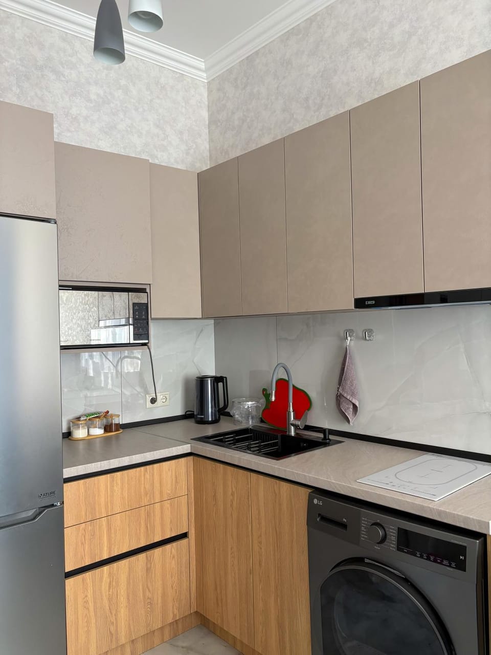 Coffee/tea facilities, Kitchen or kitchenette, stove, washing machine