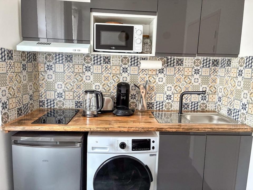 Coffee/tea facilities, Kitchen or kitchenette, kitchen