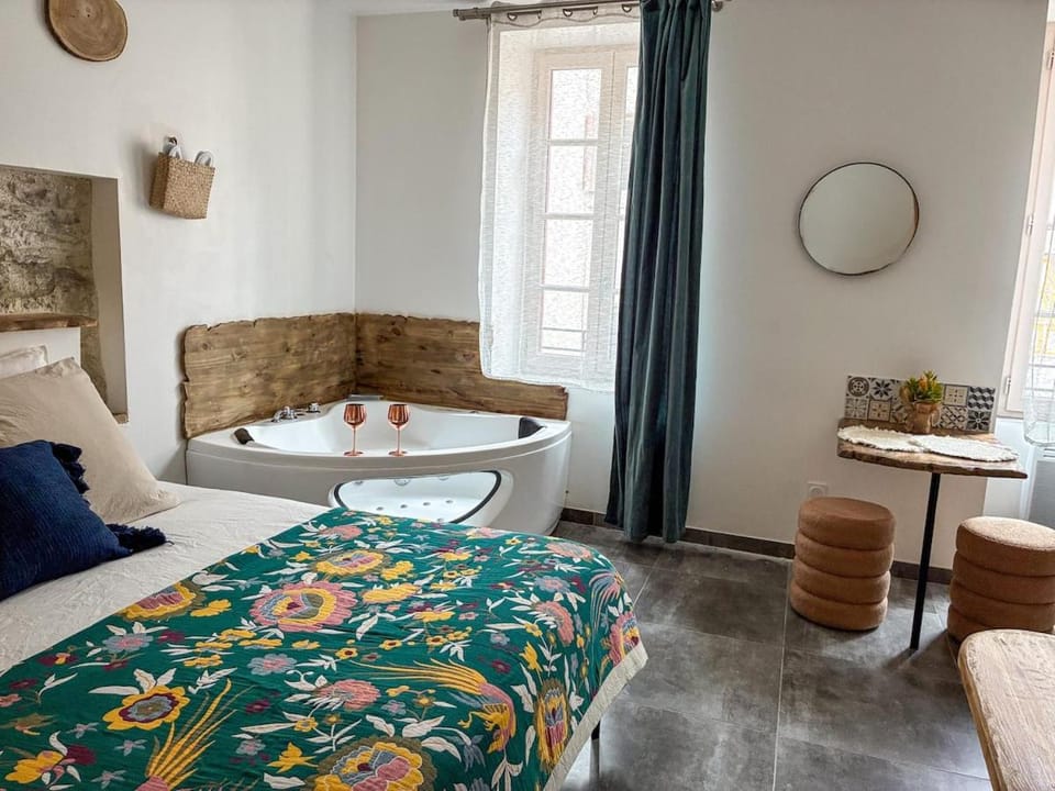 Bed, Hot Tub, Bedroom