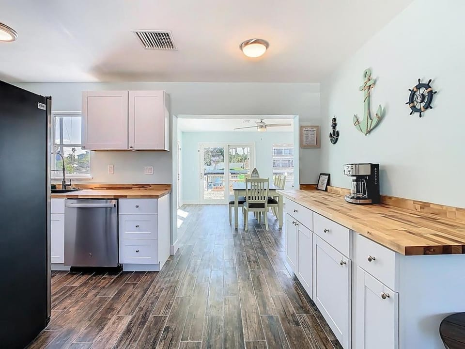 Waterfront Paradise Dock Kayaks Beach Heated Pool House in Hernando Beach