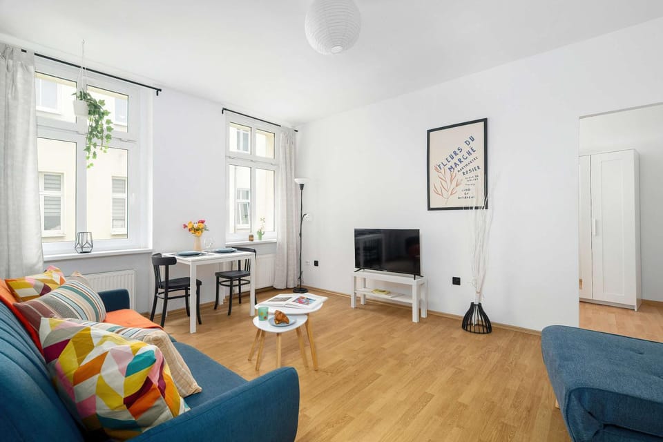 TV and multimedia, Living room, Seating area, Dining area, Evening entertainment