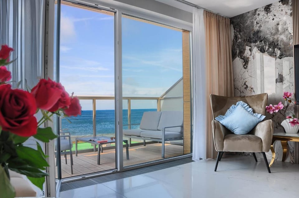 Day, Natural landscape, View (from property/room), Balcony/Terrace, Living room, Seating area, Beach, Sea view